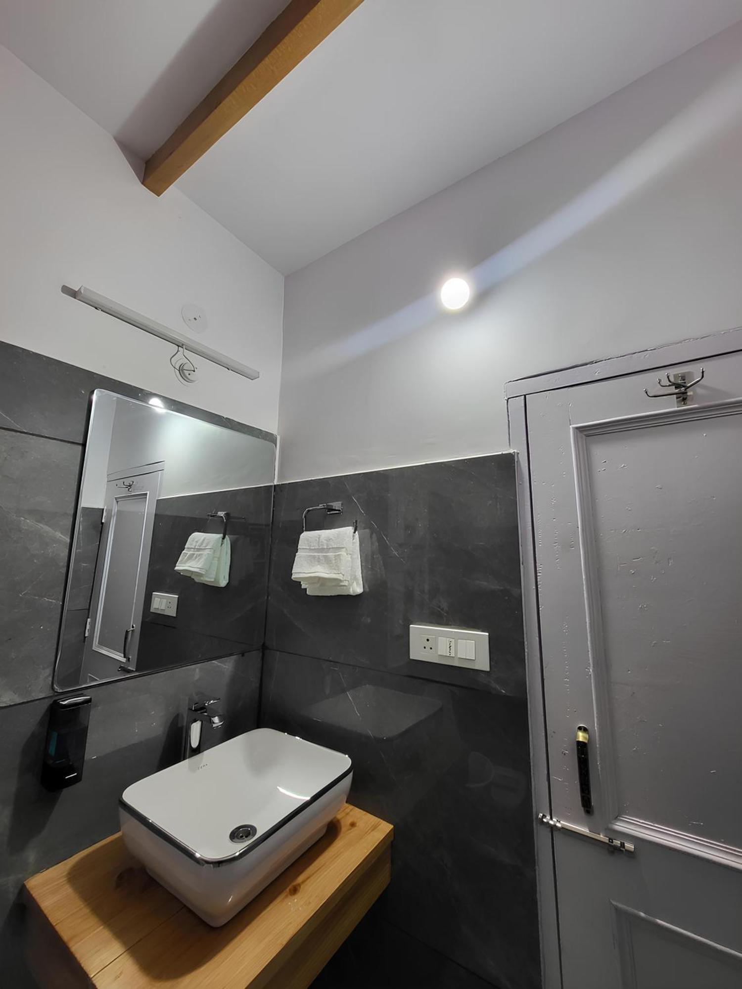 Rainbow Resorts Solan Phòng bức ảnh